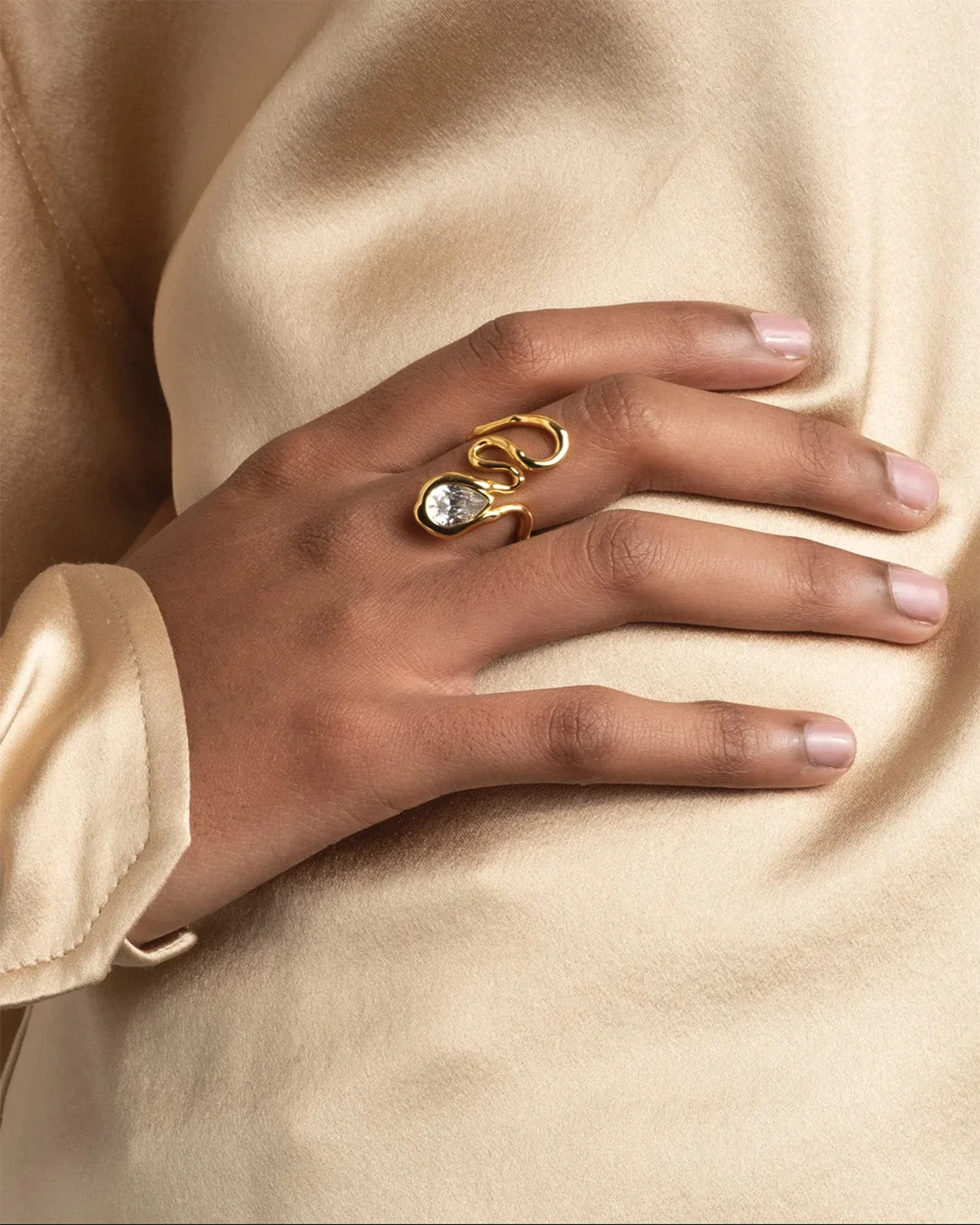 Asterales Floating Vine Ring - Image 2