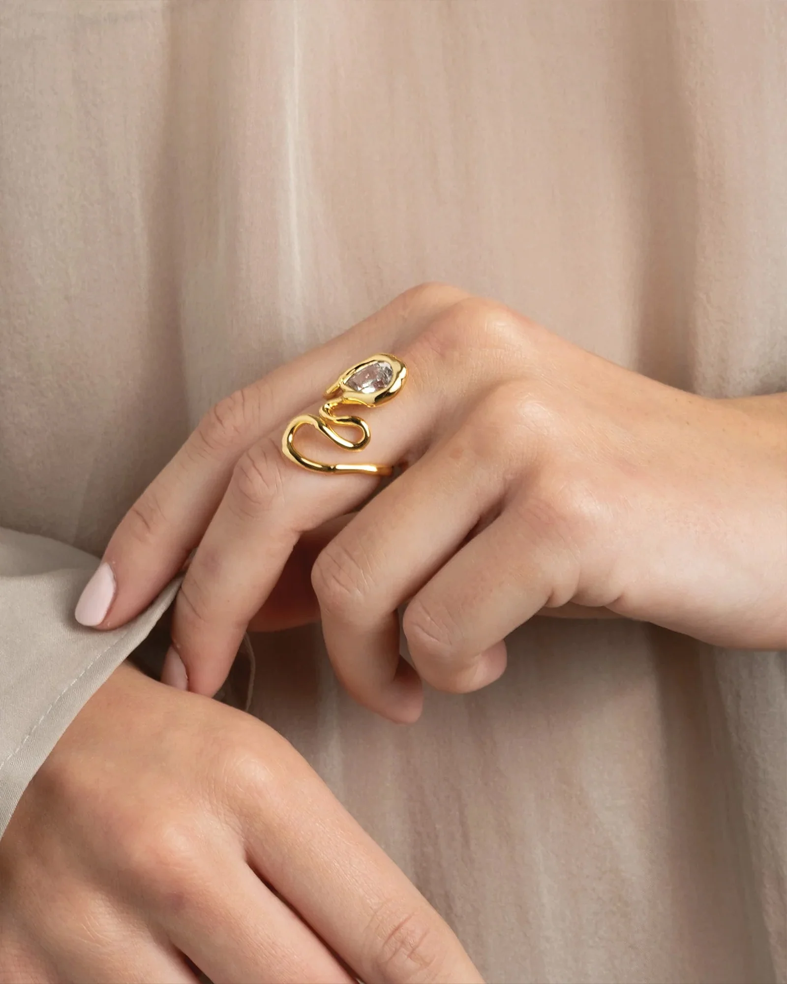Asterales Floating Vine Ring - Image 4