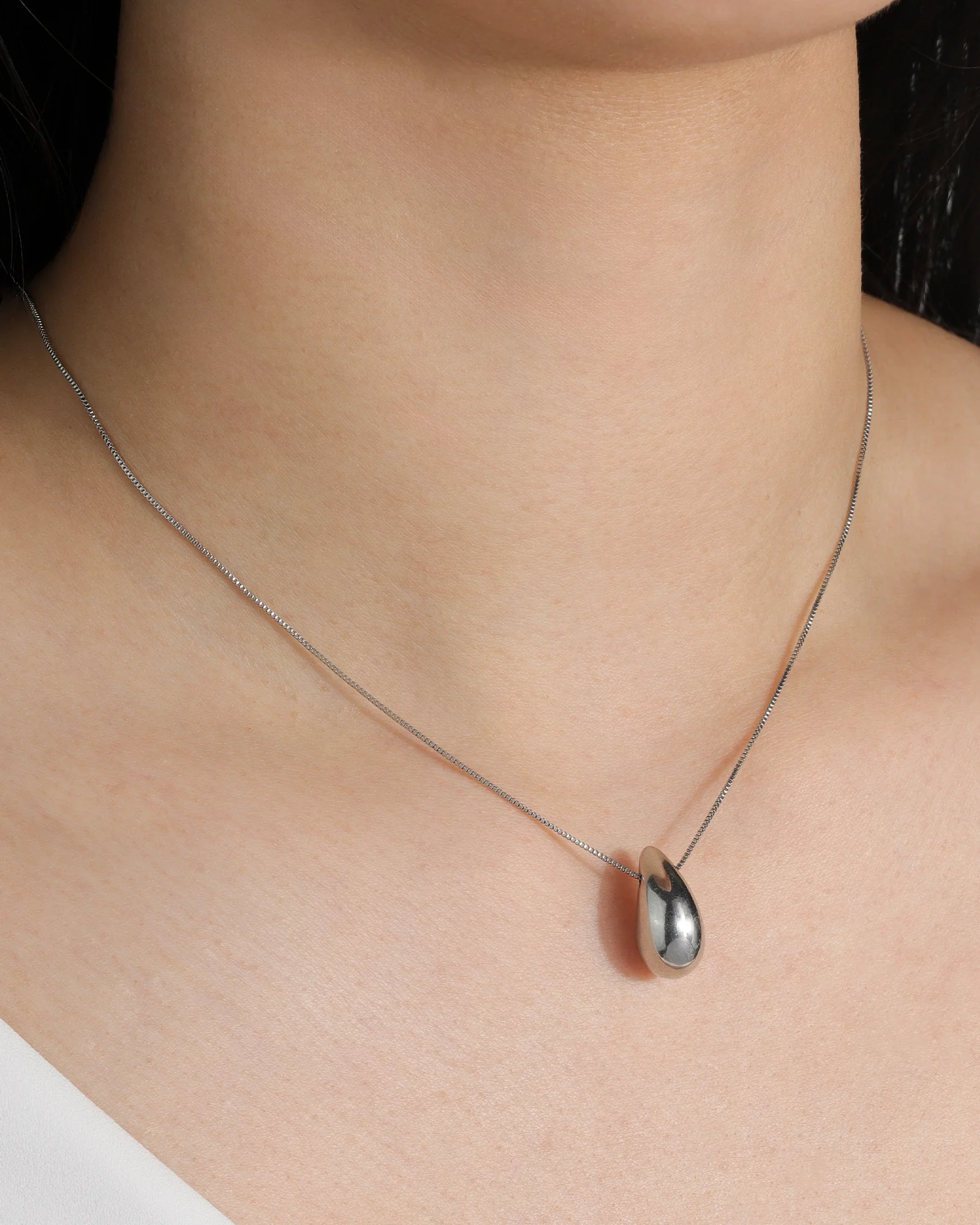 Medium Teardrop Box Chain Necklace - Image 2