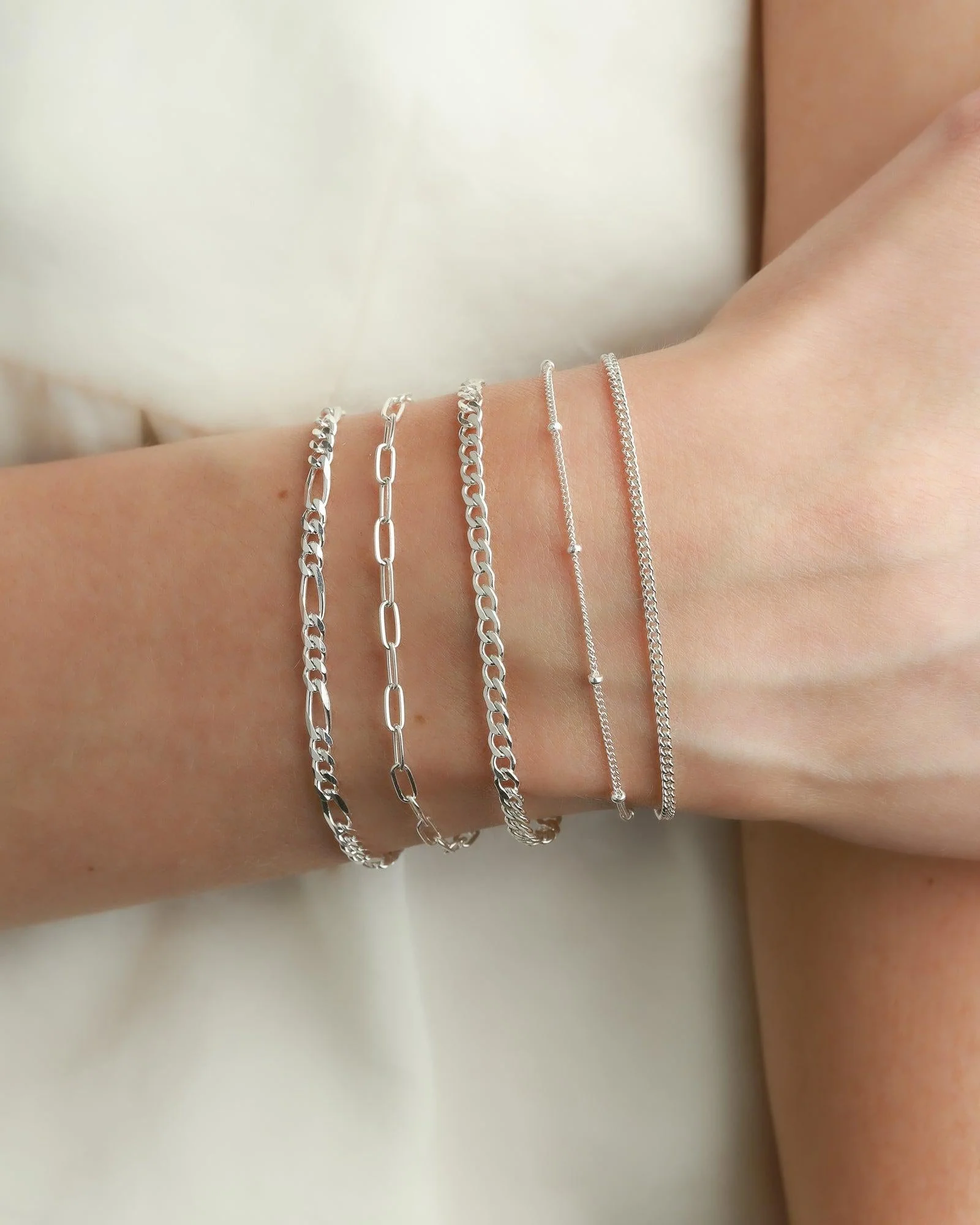 Curb Chain Bracelet | Medium - Image 3