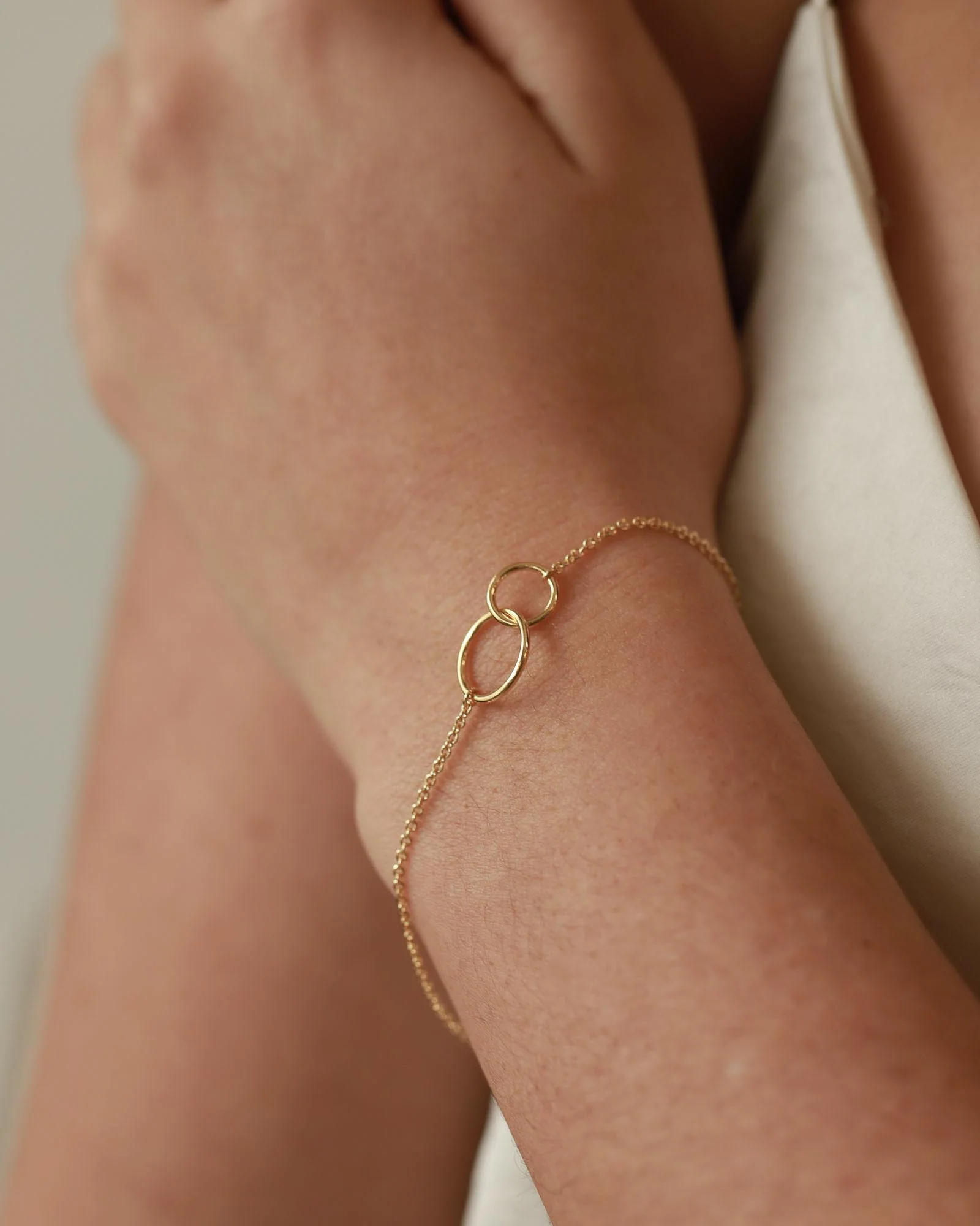 Interlocking Circle Bracelet - Image 2