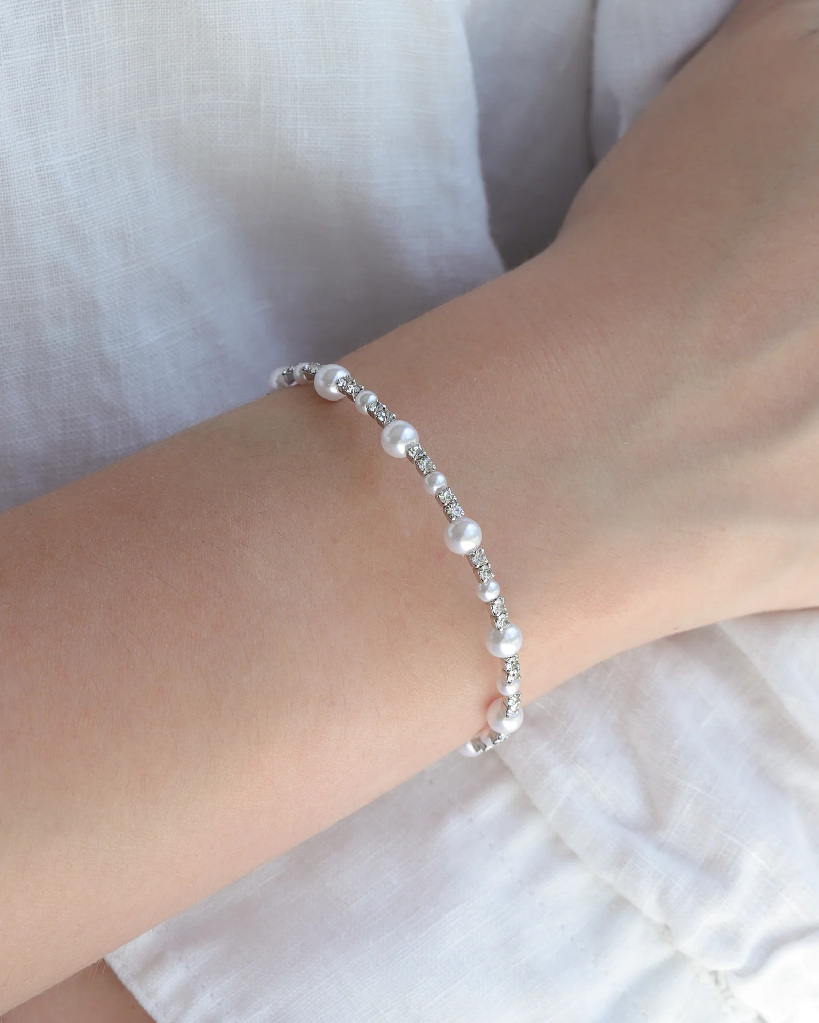 1 Row Mixed Pearl Crystal Coil Cuff - Image 2